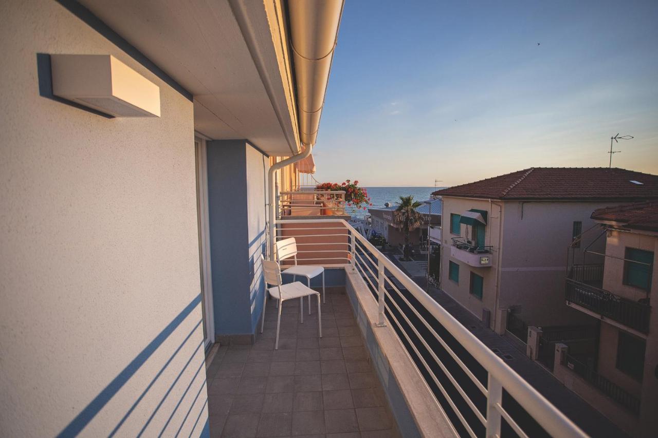 Via Siena 4 - Suites & Rooms Marina di Cecina Bagian luar foto
