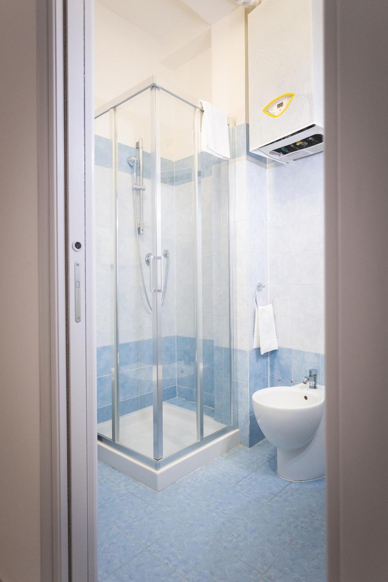 Via Siena 4 - Suites & Rooms Marina di Cecina Bagian luar foto