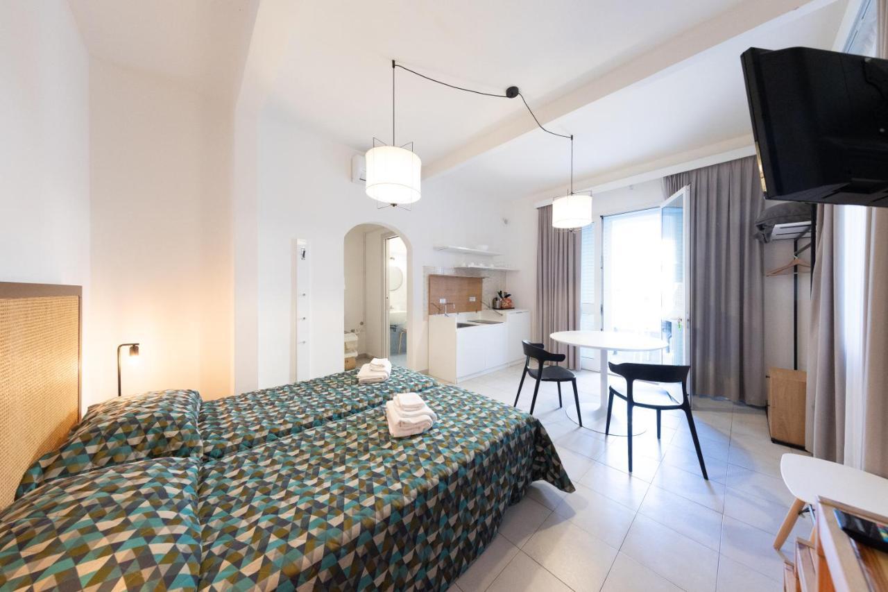 Via Siena 4 - Suites & Rooms Marina di Cecina Bagian luar foto