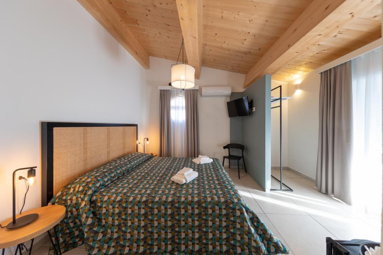 Via Siena 4 - Suites & Rooms Marina di Cecina Bagian luar foto